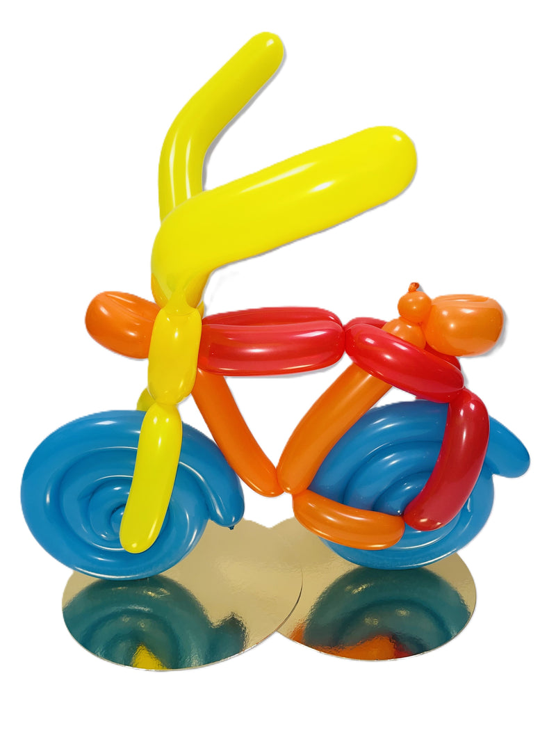 Fahrrad aus Ballons von Hand modelliert