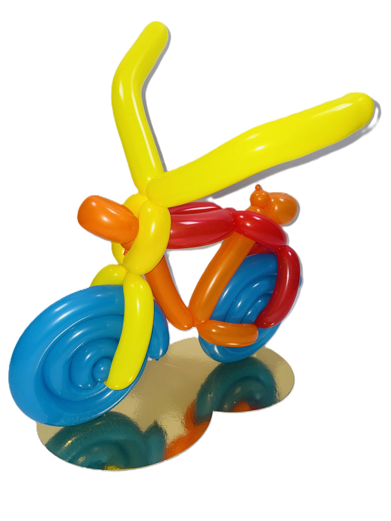 Fahrrad aus Ballons von Hand modelliert